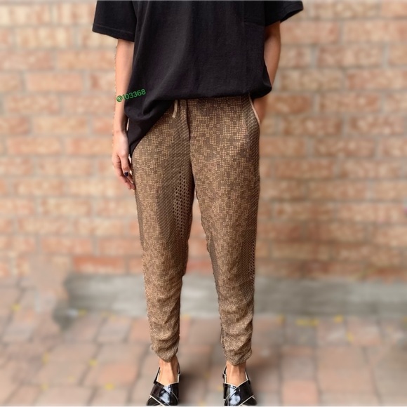URBAN OUTFITTERS | SLIM DROP CROTCH PANT JOGGERS GEOMETRIC DESIGN LIGHTWEIGHT - Picture 3 of 8